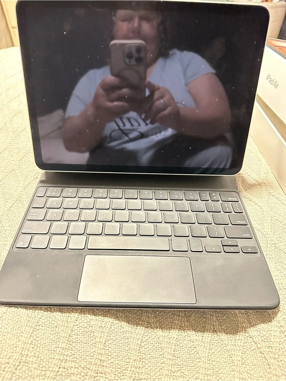 EEUc iPad Air 11 inch M2 with Apple Magic Keyboard HAS APPLECARE - WiFi only